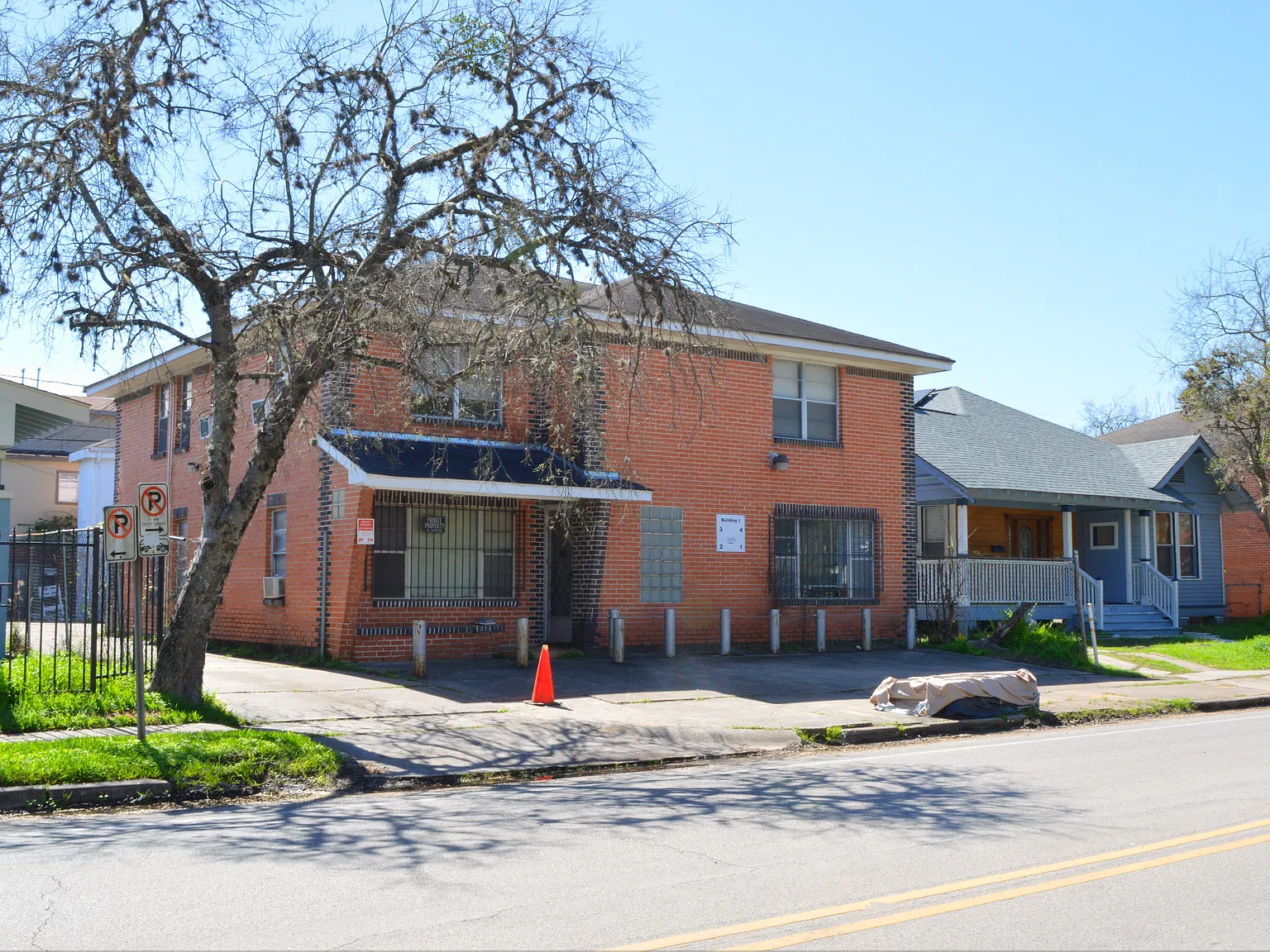 4720 Polk St — Photo 1