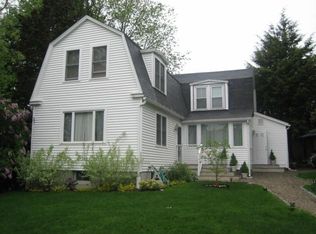 10 Whitlowe Rd, Newton, MA 02465