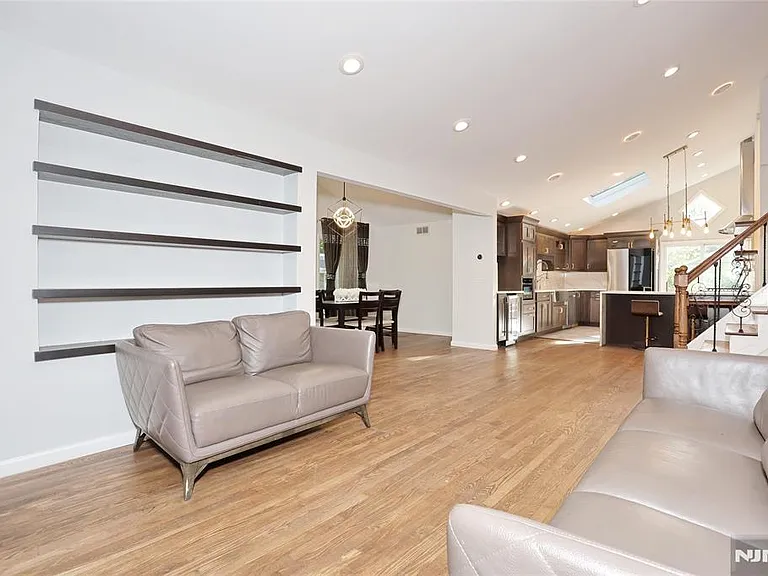 69 Pittis Ave — Photo 10