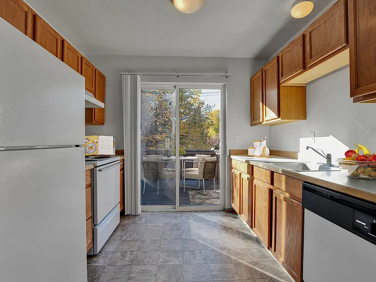 Mountain Glen Apartments — Photo 9