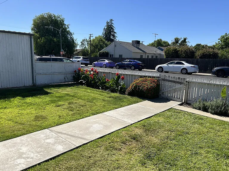 517 Dawn Dr — Photo 4