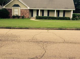 569 Huntington Dr, Madison, MS 39110
