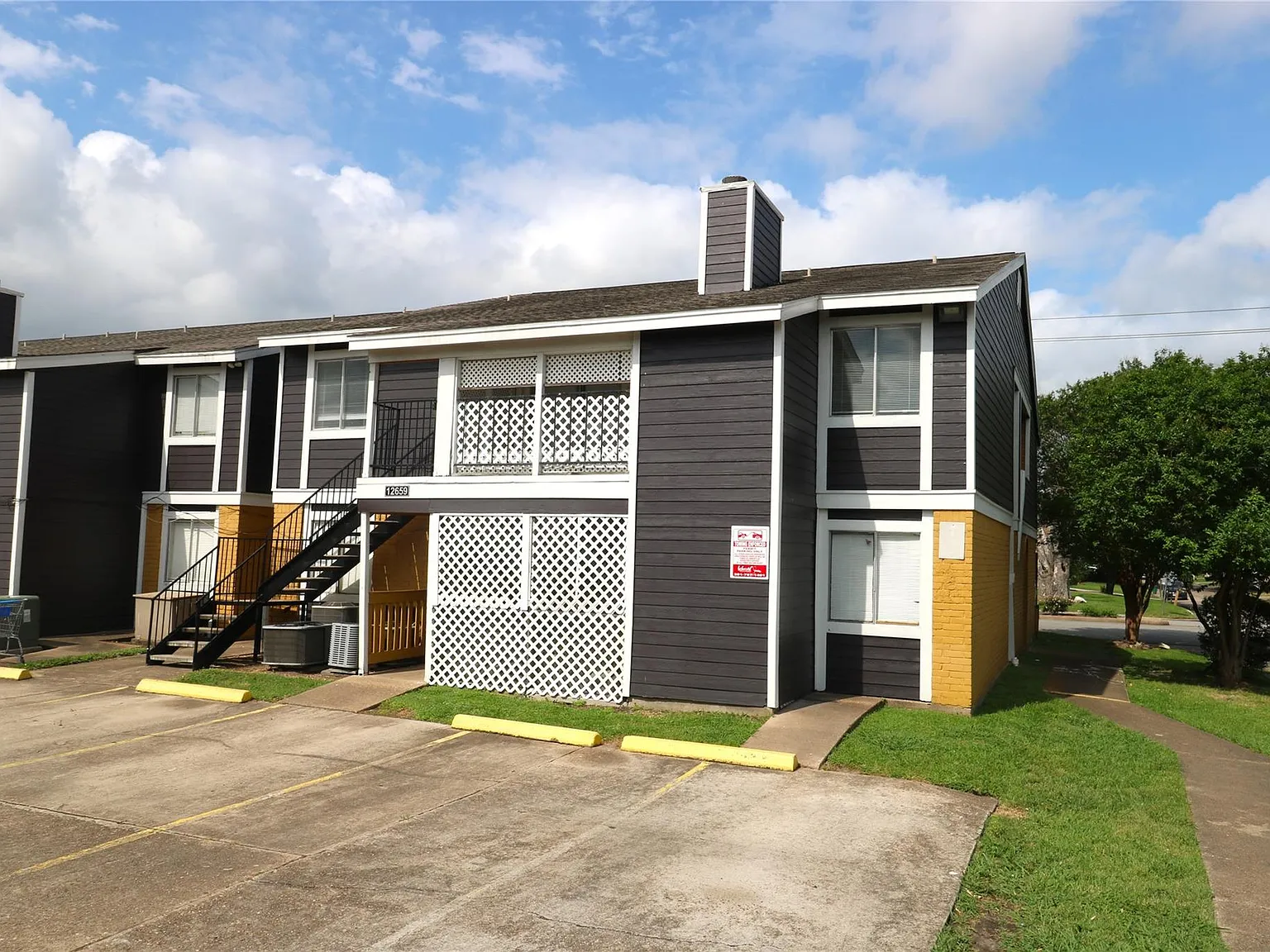 2 bed, 2.0 bath, 736 sqft, $1,200 — Photo 3