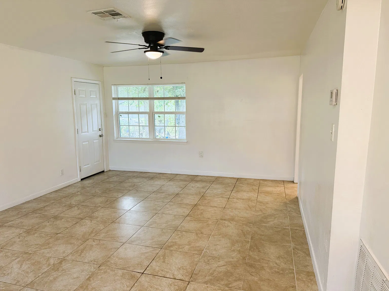 4 bed, 2112 sqft, $3,000 — Photo 4