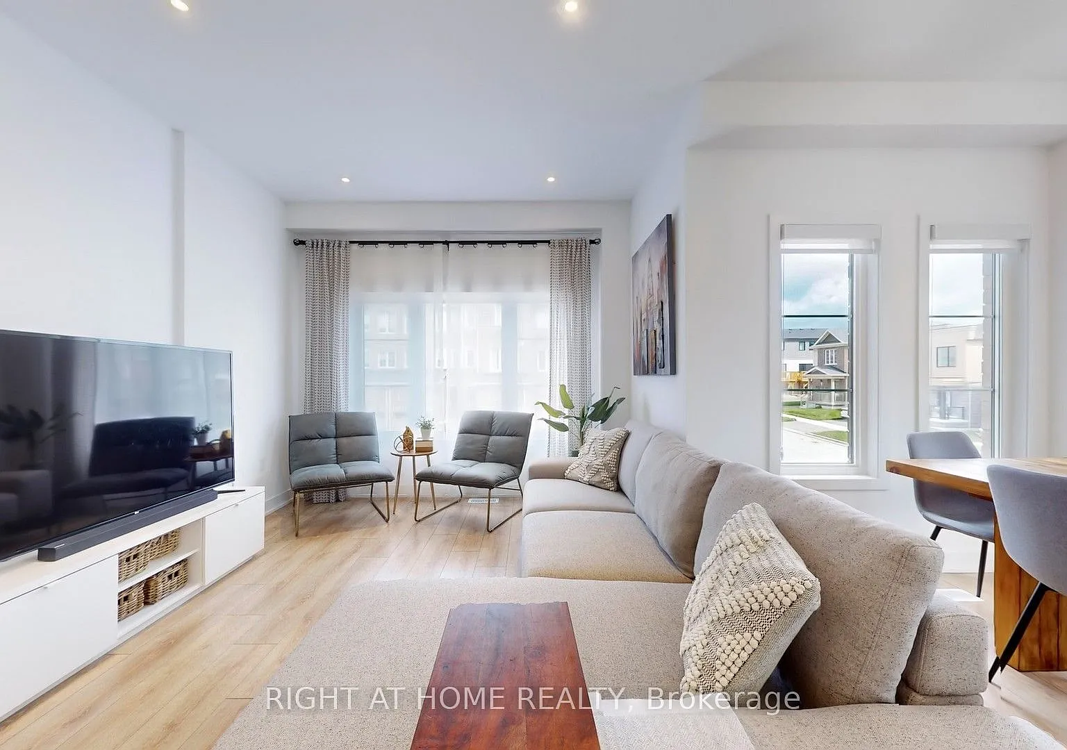 4 bed, $2,900 — Photo 3