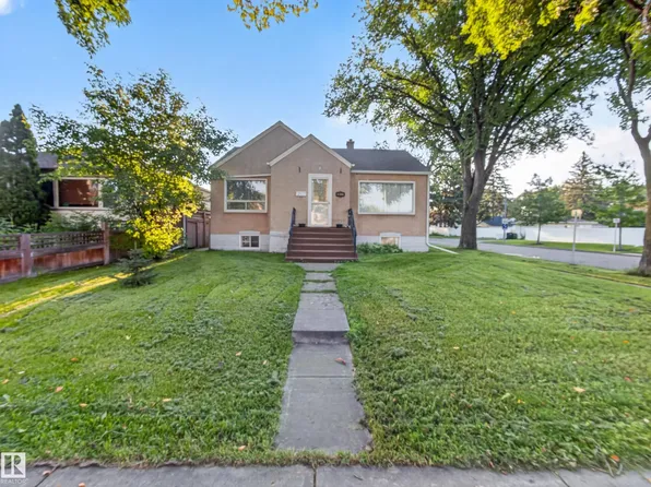 12403 92nd St NW, Edmonton, AB T5G 1B8