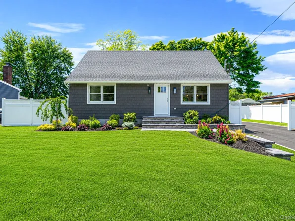 14 Reizen Avenue, Centereach, NY 11720