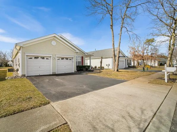 102 Brewster Dr, Galloway, NJ 08205