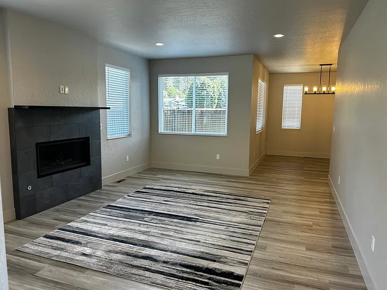 4178 N Honeysuckle Dr — Photo 2