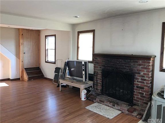 3rd image of 519 Venetian Blvd
