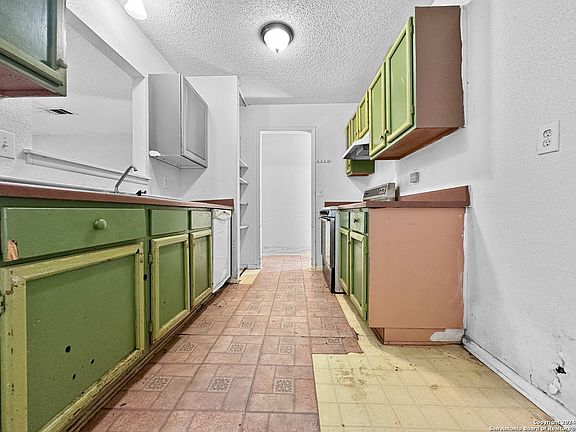 4th image of 12415 CANNONADE ST