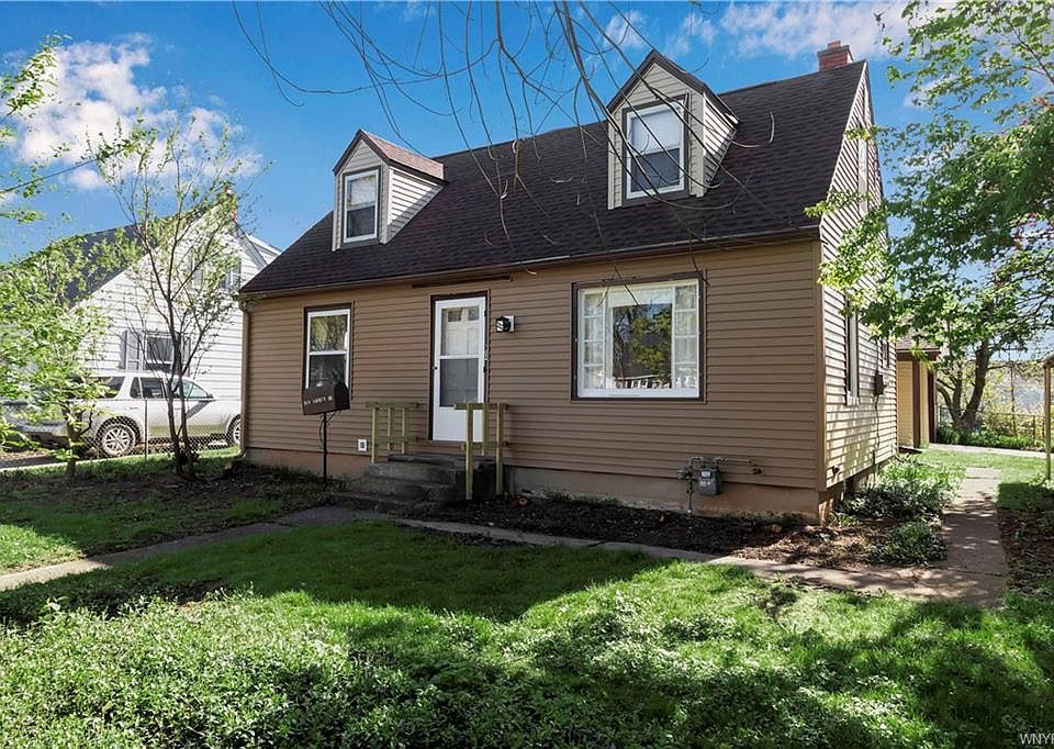 1st image of 102 Elaine Ct