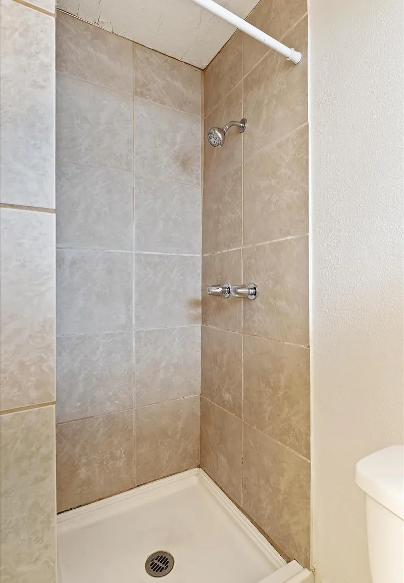 2557 Adams Ave - 2 — Photo 2