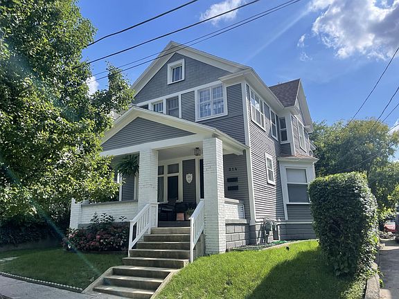 314 Pleasant St Exterior Right