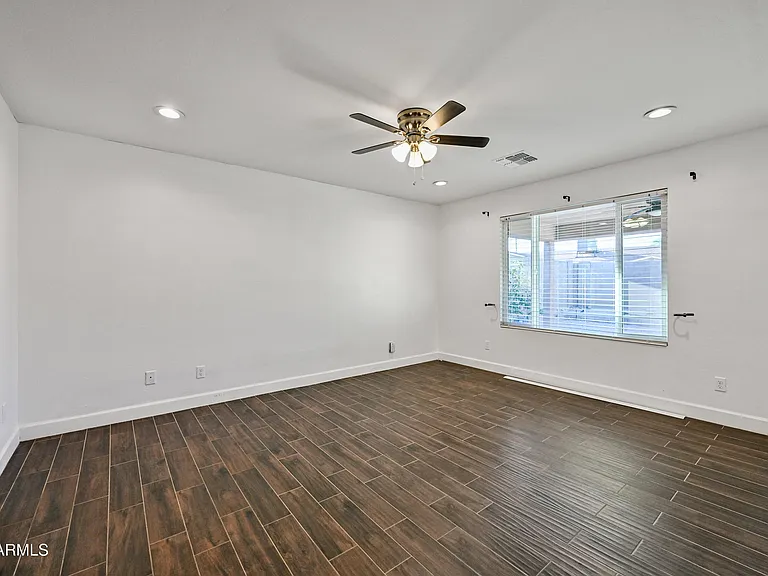 2914 E Michelle Dr — Photo 11