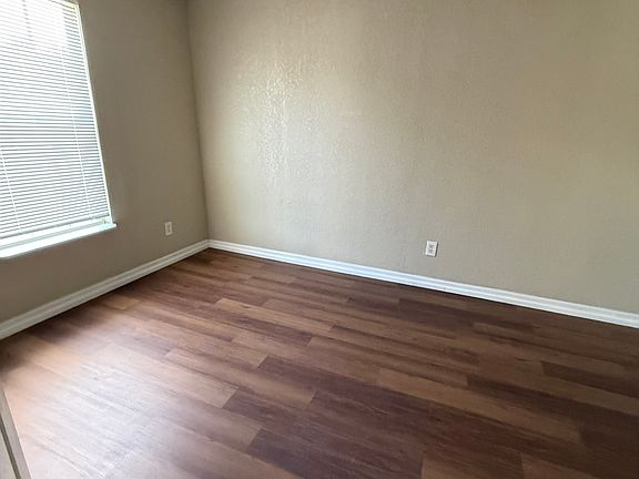 4th image of 1319 W Theo Ave