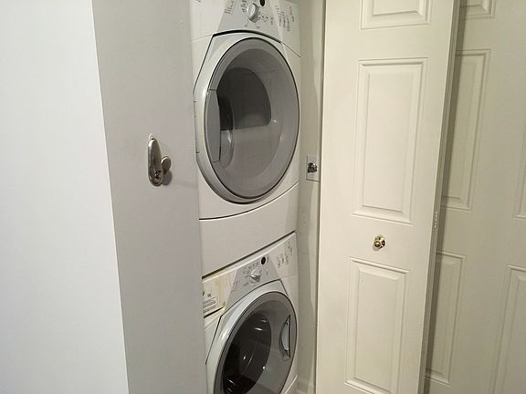 4th image of 930 Curtiss St Unit 109