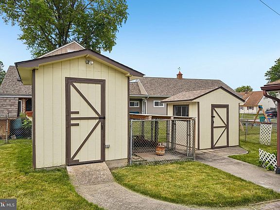 5th image of 9 Rustleaf Ln