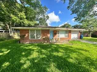 1919 Leon Dr, Port Lavaca, TX 77979
