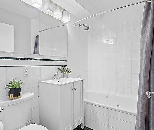 2nd image of 170 W 75th St Penthouse A
