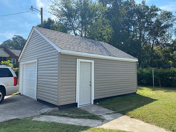 4th image of 415 Tillar St