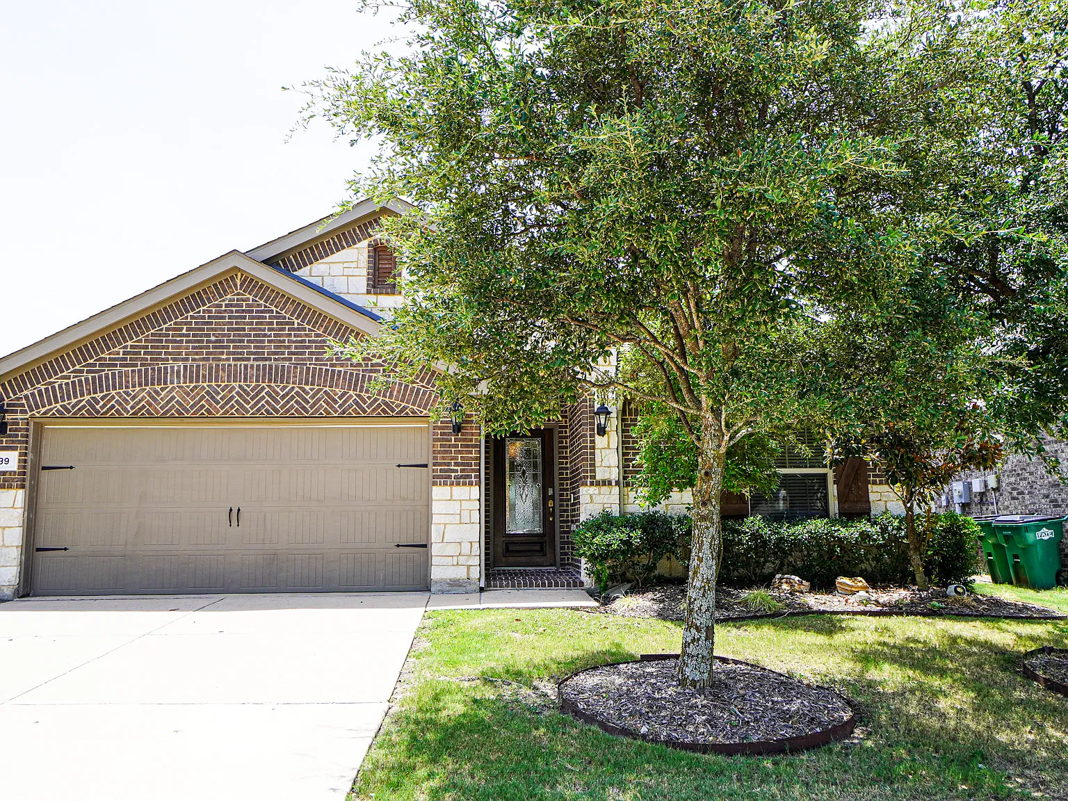 4 bed, 3.5 bath, 2380 sqft, $2,395 — Photo 2