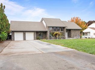 65 Snake River Dr, Burbank, WA 99323