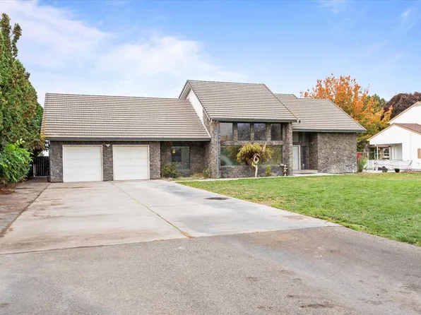 65 Snake River Dr, Burbank, WA 99323