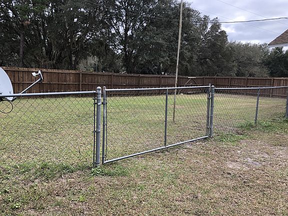 Cross fencing in yard