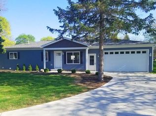 919 Grant St, Fenton, MI 48430