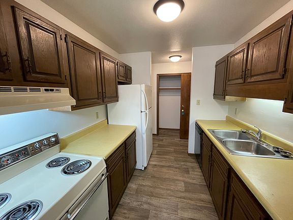 Kitchen/Entry Closet