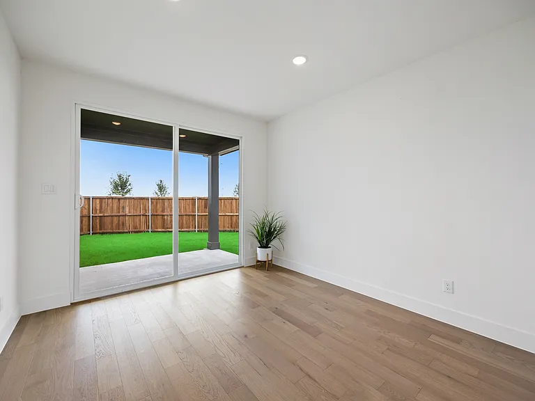 7066 Lathrop Ln — Photo 4