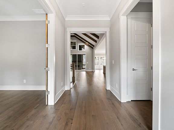 4th image of 1020 Glen Eagle Dr