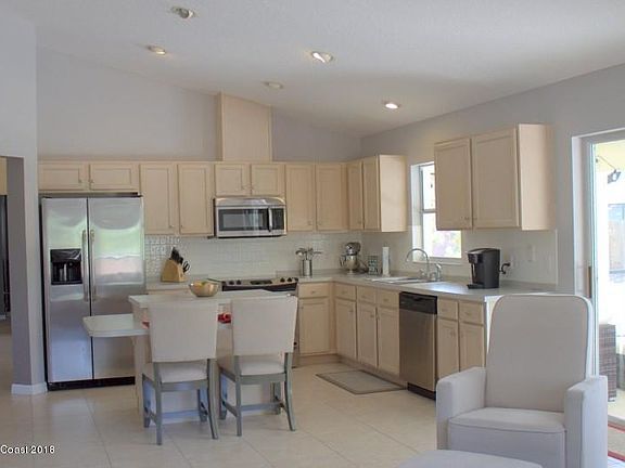 2nd image of 130 Vin Rose Cir SE