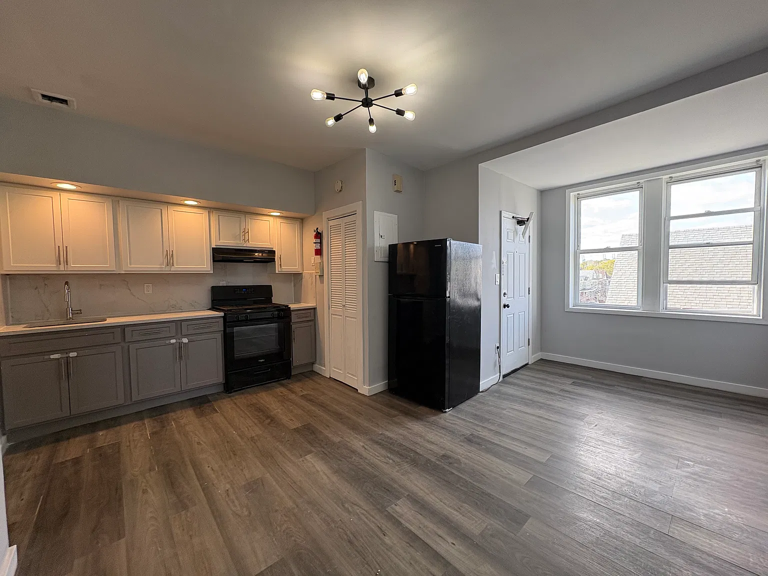 2 bed, 1195 sqft, $1,995 — Photo 2