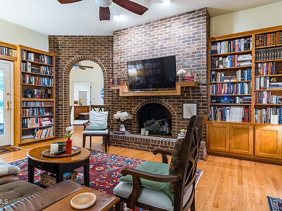 5th image of 30 Sterling Cir #30