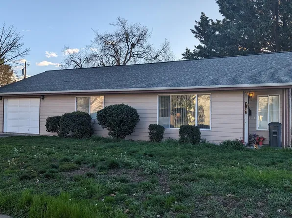 448 Laurel St, Central Point, OR 97502