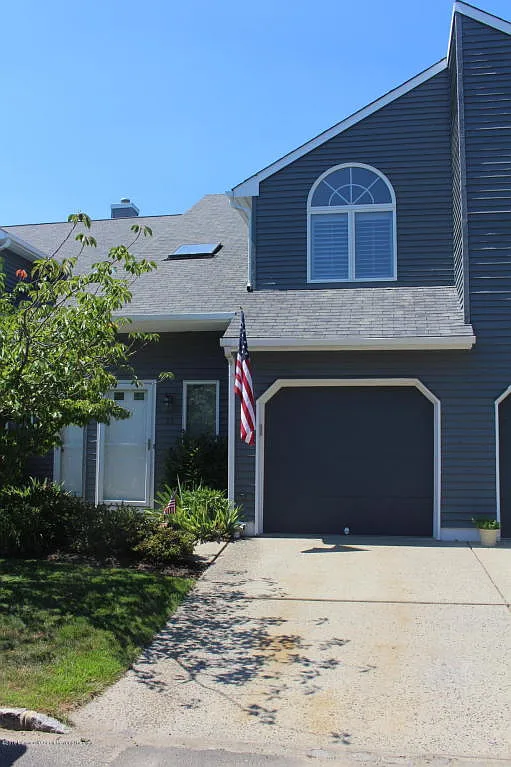 33 Shore Dr photo 1