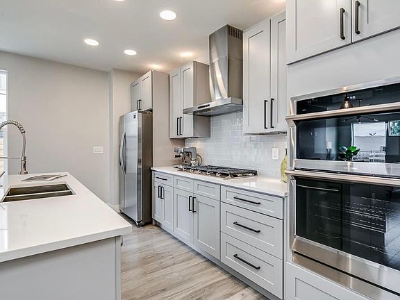 Gorgeous chef's kitchen
