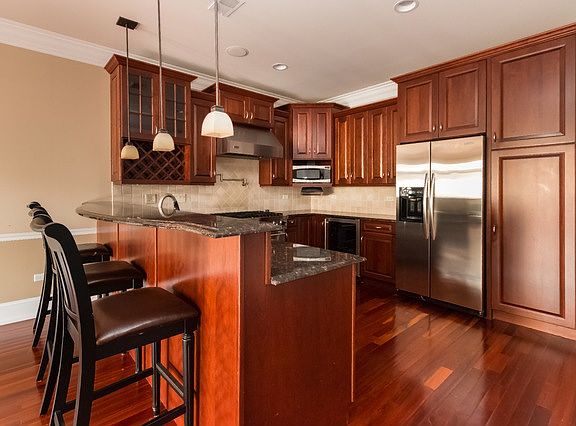 3rd image of 3021 N Southport Ave APT 02A
