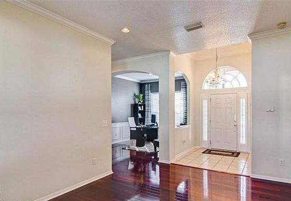 Foyer/Formal Living