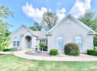 5401 Whispering Woods Dr, Godfrey, IL 62035