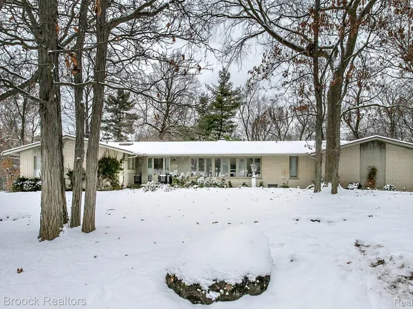 31310 E Stonewood Ct, Farmington Hills, MI 48334
