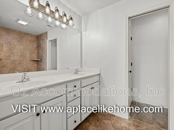 34076 W 90th Cir, De Soto, KS 66018