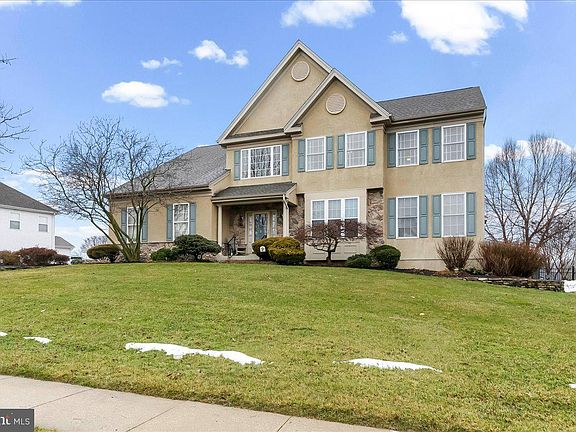 2nd image of 161 Candlewyck Dr
