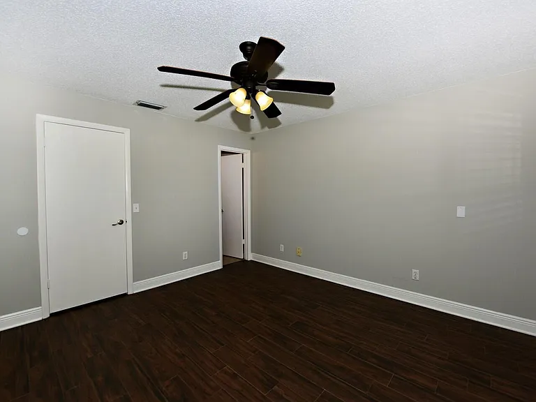 598 NE Maranta Terrado — Photo 11