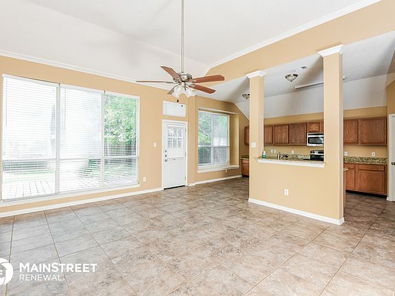 3rd image of 608 Juniper Dr
