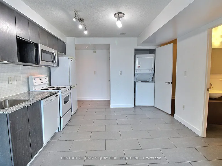 15 Fort York Blvd #711 — Photo 3