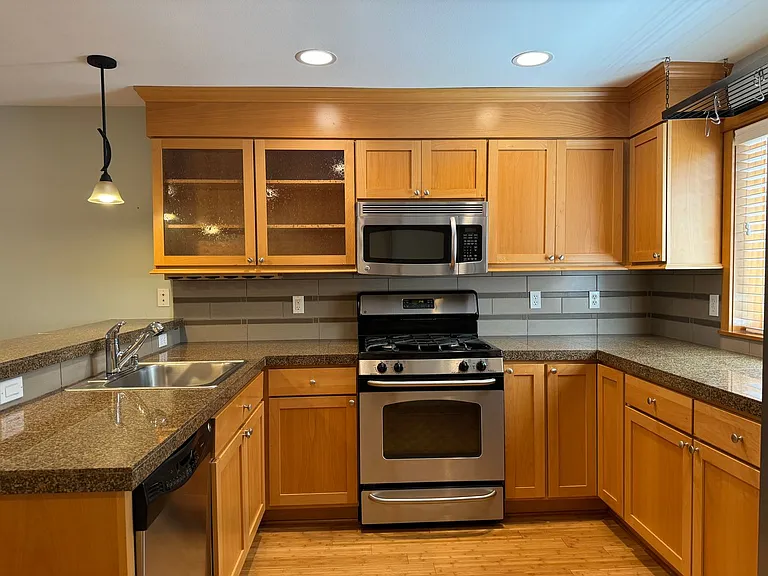 5218 Puget Blvd SW #C — Photo 3