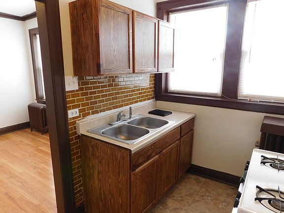 3rd image of 1057 N Austin Blvd #573